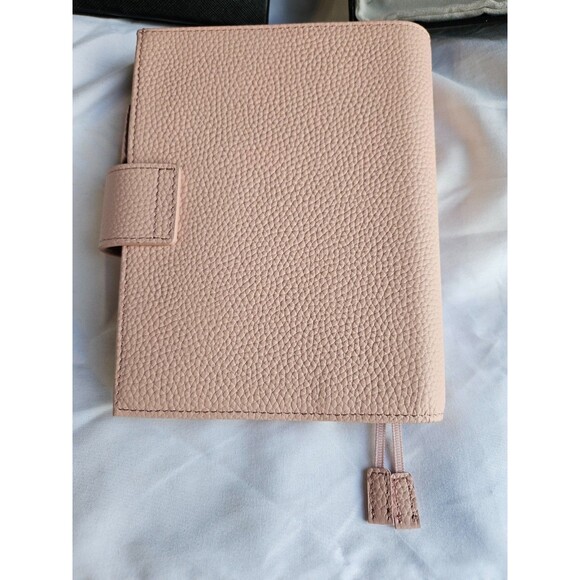 OX Kight A6 Leather Cover with 2 snaps to expand and back pocket (Pink) - Picture 3 of 4